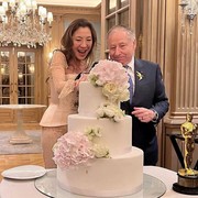 Detail Gaun Pengantin Michelle Yeoh di Resepsi Pernikahan dengan Jean Todt, Unik Berkonsep Surealis