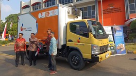 Truk Fuso Bantu Kirim Logistik Makanan Cegah Stunting