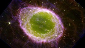 Pemandangan Memukau Nebula Cincin Hasil Jepret James Webb