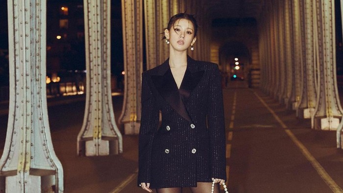 Pancarkan Aura Mahal, Miyeon (G) I-DLE Resmi Menjadi Brand Ambassador Jimmy Choo