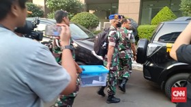 7 Jam Geledah Kantor Basarnas, Penyidik Bawa Kontainer dan Koper