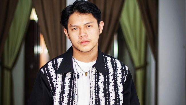 Lirik Lagu Tetap Bukan Kamu - Rony Parulian Feat. Raisa