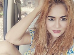 Sally Marcellina Tak Malu Jualan Baju di Pinggir Jalan-Online: Ini Halal dan Cuan!