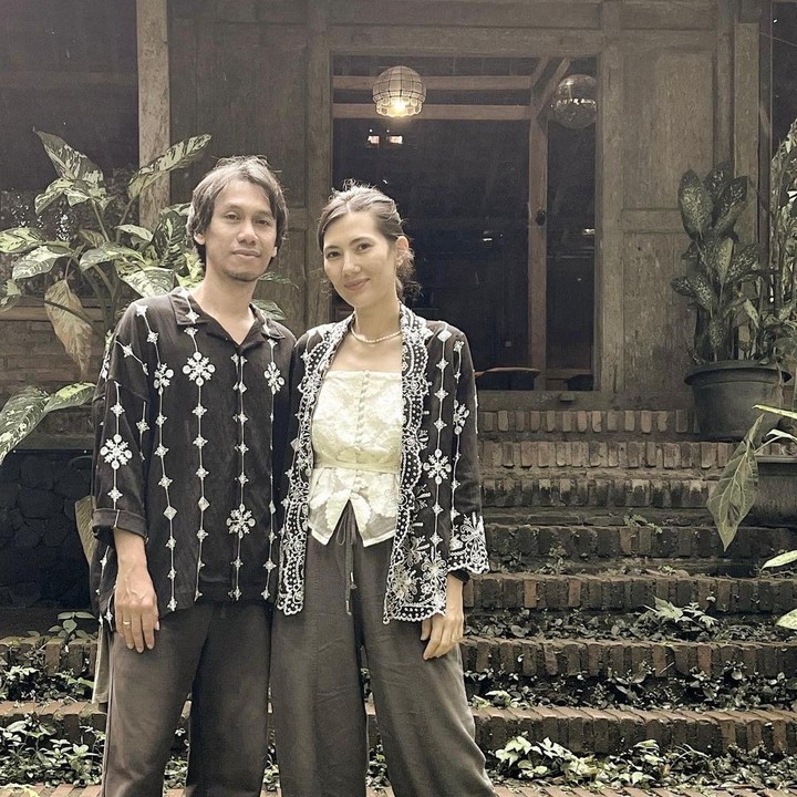 <p>Sarah Diorita dinikahi oleh Eross pada 24 September 2009, Bunda. Pasangan ini sudah menikah selama 13 tahun. (Foto: Instagram @sarahcandra)</p>