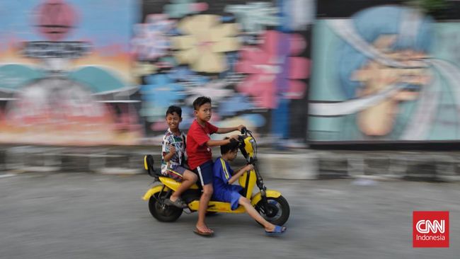 Berkendara bukan hanya soal bisa gas, rem, dan belok. Ada banyak faktor yang menentukan keamanan di jalan, khususnya pada anak dan remaja.