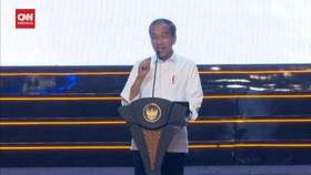 VIDEO: Momen Jokowi dan Sri Mulyani Goda Nadiem Salah Naik Podium