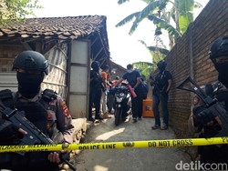 Densus Geledah Rumah Penjahit Jas di Boyolali, Amankan Barang Bukti