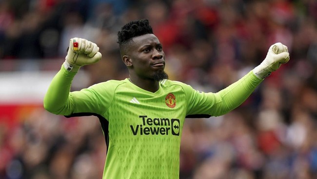 Andre Onana menjalani debut bersama Manchester United di Old Trafford dengan catatan kebobolan oleh gol dari tengah lapangan.