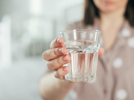 Seorang Bunda Meninggal Usai Minum Terlalu Banyak Air, Ternyata Ada Penyebab Lain