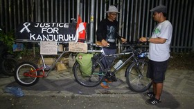 Warga Malang Bersepeda ke GBT: Suarakan Keadilan Tragedi Kanjuruhan