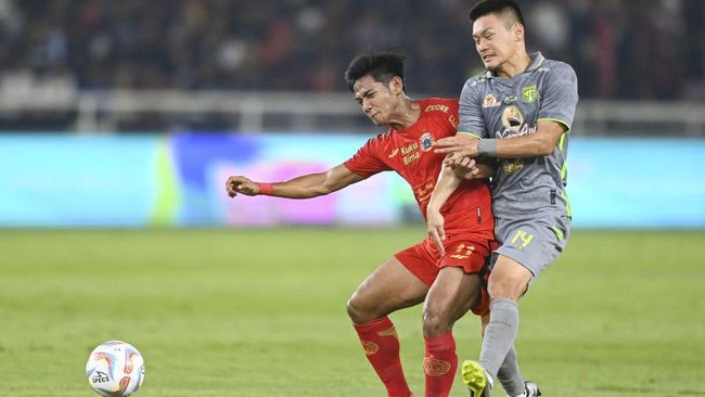Pelatih sementara Persebaya Surabaya Uston Nawawi menyebut pertandingan melawan Persija Jakarta sebagai El Clasico Indonesia.