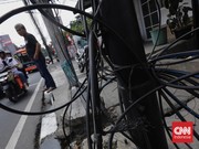FOTO: Semrawut Kabel di Ibu Kota