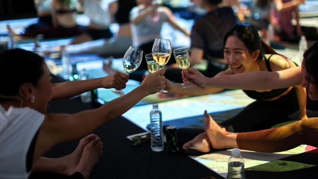 FOTO: Sensasi Yoga di Pameran Multisensori Van Gogh