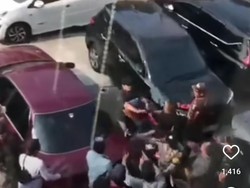 Viral Ribut Ormas Pukuli Aparat di Semarang, Polisi Selidiki