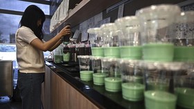 FOTO: Viral Minuman Cokelat Mint Jadi Simbol Pengkhianatan di Thailand