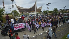 4 Polisi Dilaporkan ke Polda Buntut Pukul Anggota LBH Padang