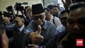 FOTO: Gazalba Saleh Bebas hingga Penangkapan Warga Air Bangis