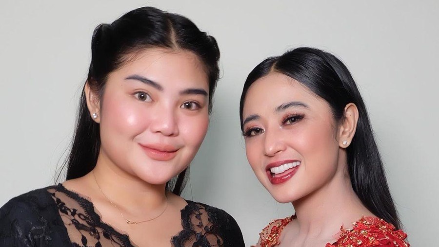 Dewi Perssik dan Rosa Meldianti Dewi Perssik dan Rosa Meldianti