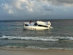 Dihantam Gelombang, Kapal Cepat Milik WNA Karam di Nusa Penida