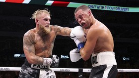FOTO: Jake Paul Menang Angka Telak, Nate Diaz Dibuat Malu