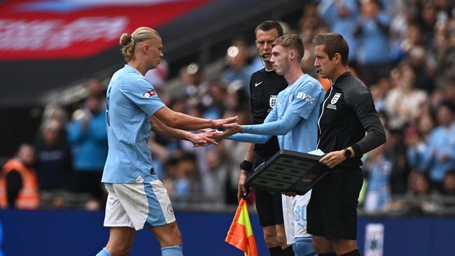 Erling Haaland benar-benar tak berkutik saat Manchester City kalah adu penalti 1-1 (1-4) dari Arsenal dalam ajang Community Shield.