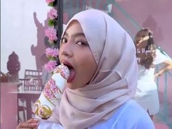 Selebgram Oklin Fia Dipolisikan Buntut Konten Jilat Es Krim