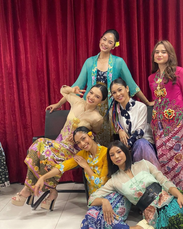 Artis Indonesia di Istana Berkebaya