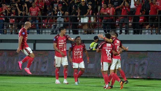 Klasemen Liga 1 pekan ke-15 menampilkan Borneo FC, Madura United, Persib Bandung, dan Rans Nusantara di posisi empat besar.