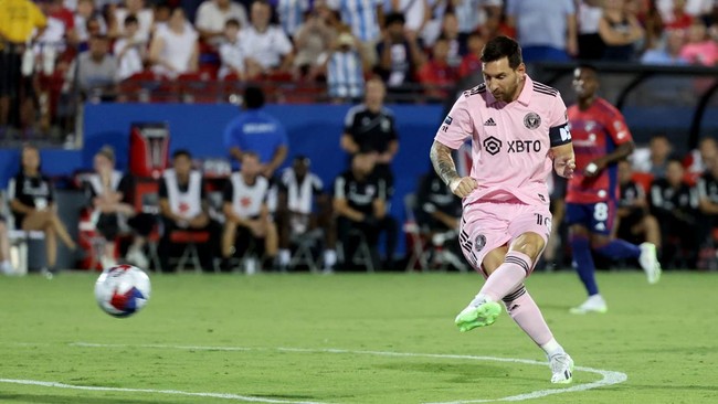Lionel Messi kembali mencetak gol untuk Inter Miami saat melawan FC Dallas, lewat proses yang sama seperti di El Clasico 2017 yang ikonis.