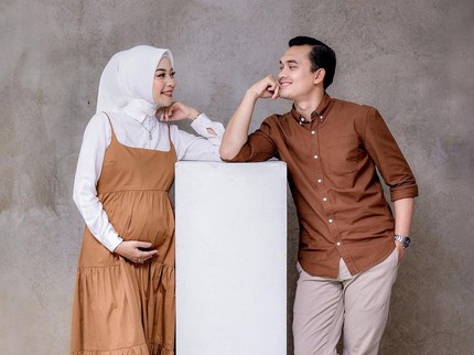 7 Potret Ikbal Fauzi Ikatan Cinta & Istri Dokter Umumkan Jenis Kelamin Anak Kedua