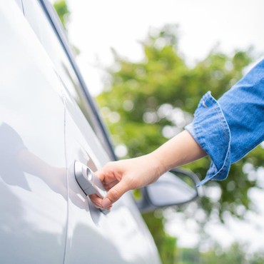 Jangan Tinggalkan, Ini 11 Benda yang Sangat Berbahaya Jika Disimpan di Mobil