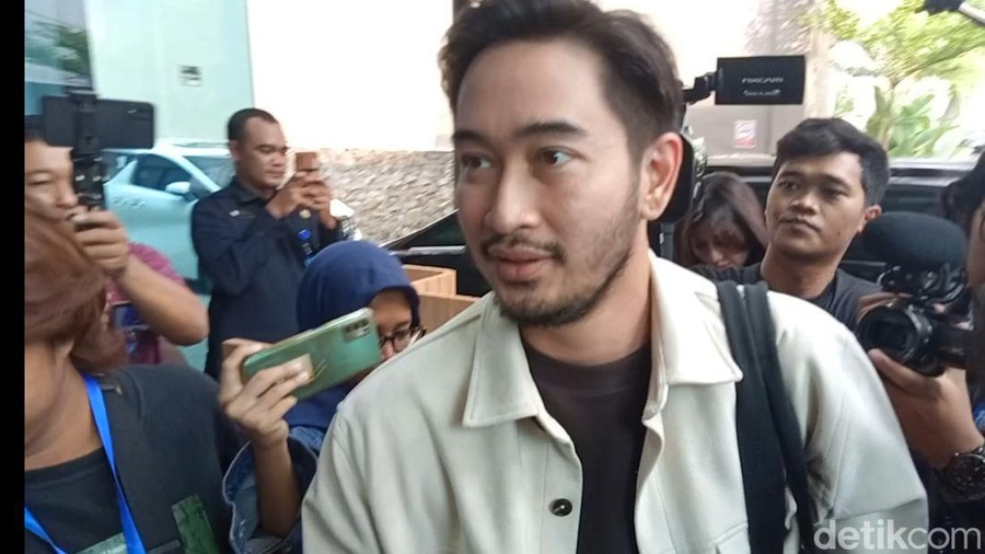 Jeje Govinda saat datang ke PAN.