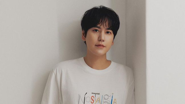 Agensi menjelaskan Kyuhyun Super Junior mengalami luka ringan akibat diserang oleh seorang perempuan menggunakan pisau.