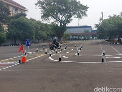 Lintasan S Sudah Berlaku, 4 Orang Gagal Uji Praktik SIM di Daan Mogot