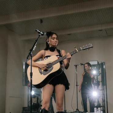 Lirik Lagu Autumn - Niki