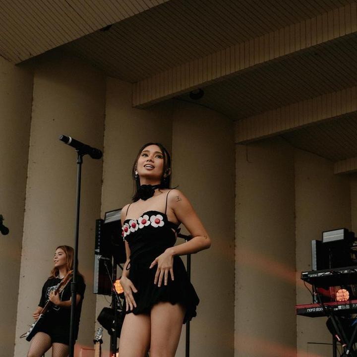 <p>Niki Zefanya kembali membuat masyarakat Indonesia bangga. Penyanyi asal Jakarta itu membawakan penampilan memukau di festival musik Lollapalooza. (Foto: Instagram @nikizefanya)</p>