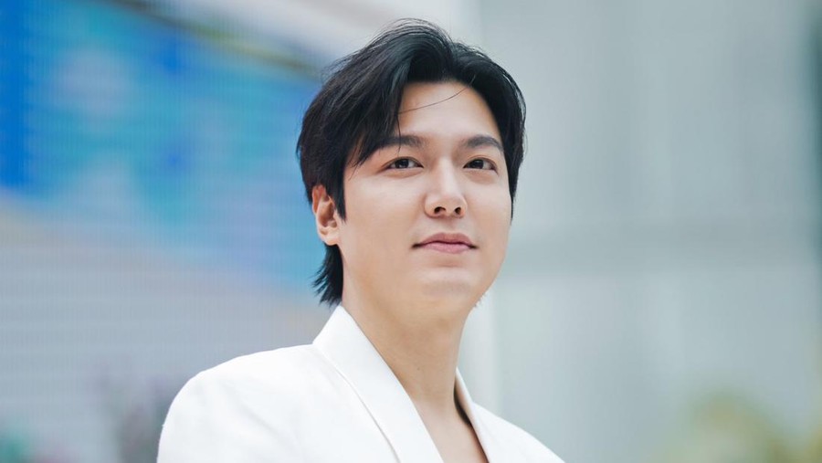 Penampilan terbaru Lee Min Ho dengan pipi chubby di Thailand