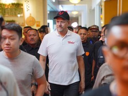 Peter Schmeichel Sapa Fans di Indonesia