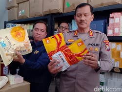 Kosmetik Ilegal yang Digerebek Polisi di Batam Dijual Lewat Marketplace