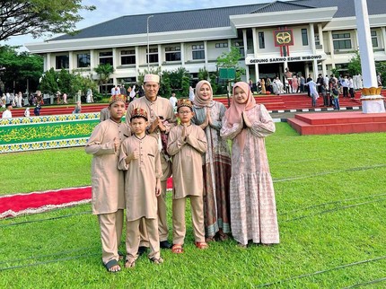 Terpopuler: Potret Bahagia Juliana Moechtar Bareng Suami Perwira TNI & 4 Anak