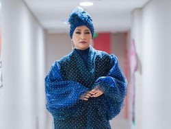 Cerita Tike Priatnakusumah Saat Putuskan Berhijab di 2018
