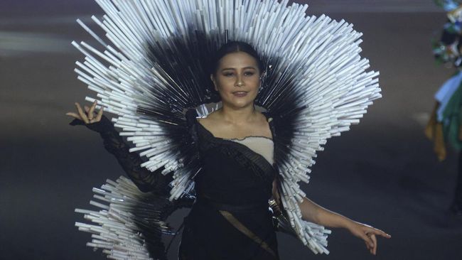 Meski telah usai, Jember Fashion Carnaval 2023 masih menyisakan jejak kemeriahan.