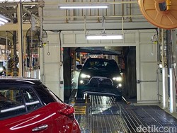 IHSG Anjlok, Gimana Dampaknya ke Industri Otomotif?
