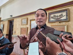 Walkot Eri Jengkel Masih Ada Parkir Tanpa Karcis: Wong Suroboyo Kudu Wani!