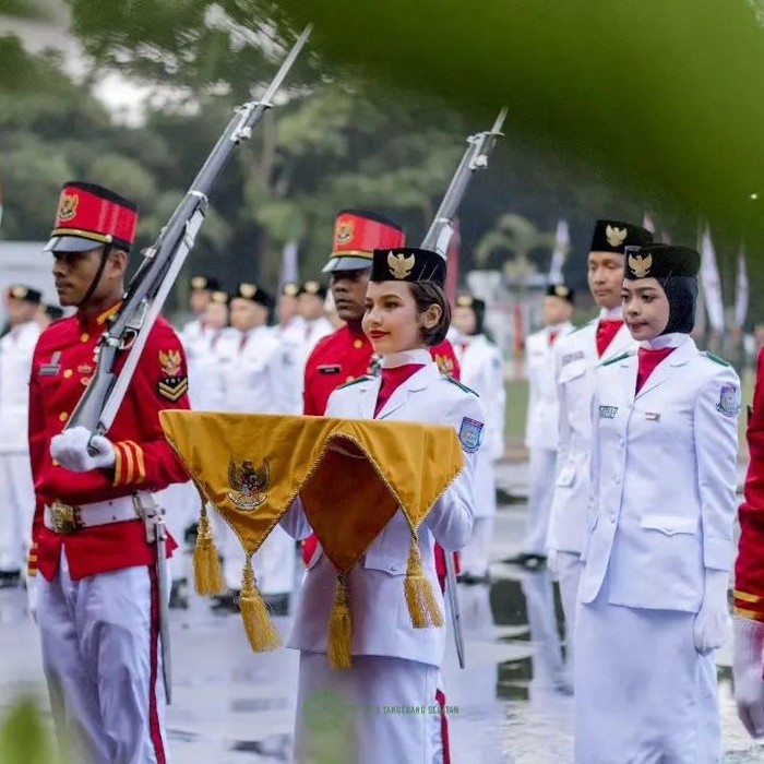 Ada dua atribut dalam seragam paskibraka yang memiliki makna mendalam (atribut paskibraka/Foto:  instagram.com/infopaskibra.id)