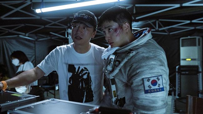 D.O. EXO cerita The Moon awalnya punya banyak adegan lucu tapi pada akhirnya dihapus sutradara. Ia beber alasan di balik keputusan itu.