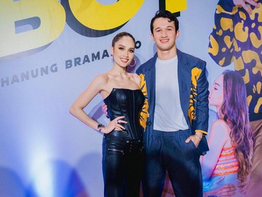 img-title Cinta Laura Dapat 'Kejutan' dari Arya Vasco di Lagu 'Bossy'