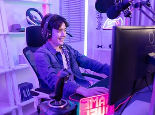 Duduk Berjam-jam Bikin Pegal? Kursi Gaming dengan Sandaran Kaki Ini wajib Dilirik