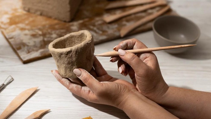 Ilustrasi membuat hasta karya/ Foto: Freepik.com/freepik