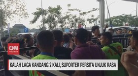 VIDEO: Kalah Laga Kandang 2 Kali, Suporter Persita Unjuk Rasa